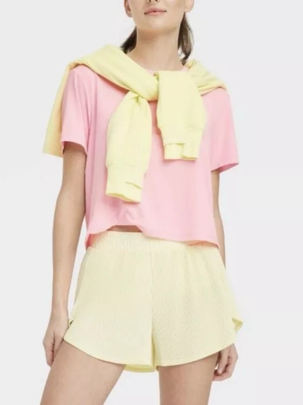 LIKE NEW All in Motion SIDE MEDIUM Yellow Mid Rise Pleated Shorts Lined Athletic